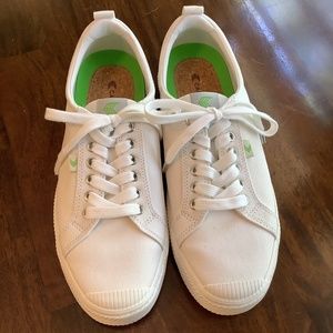 New Cariuma OCA Low Off-White Canvas Sneakers Women’s 12.